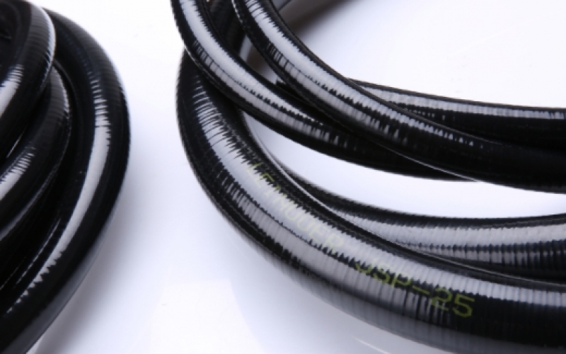 食品機(jī)械頻繁清潔，什么軟管耐沖又耐腐蝕？